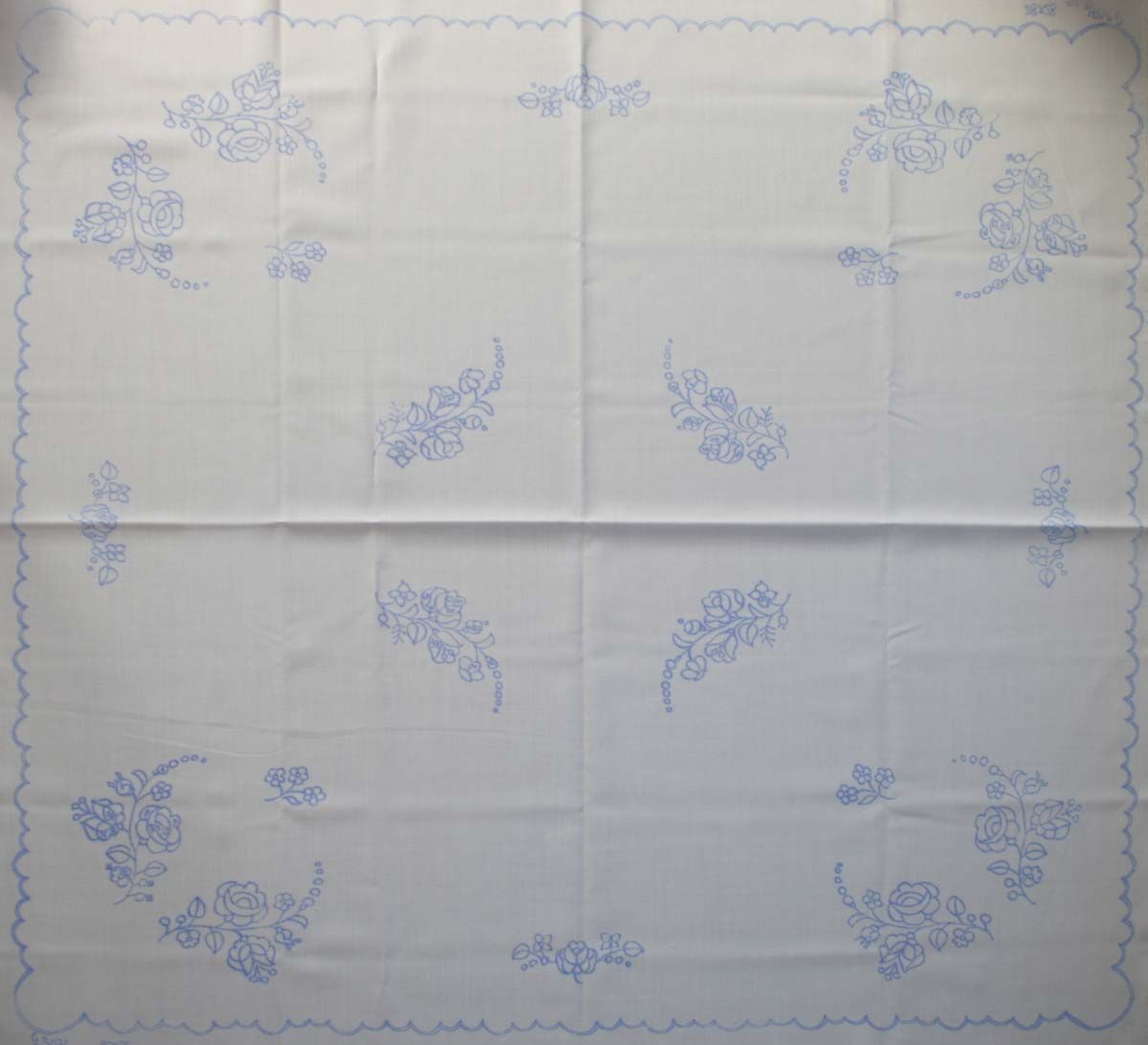 előnyomott hímezhető terítő