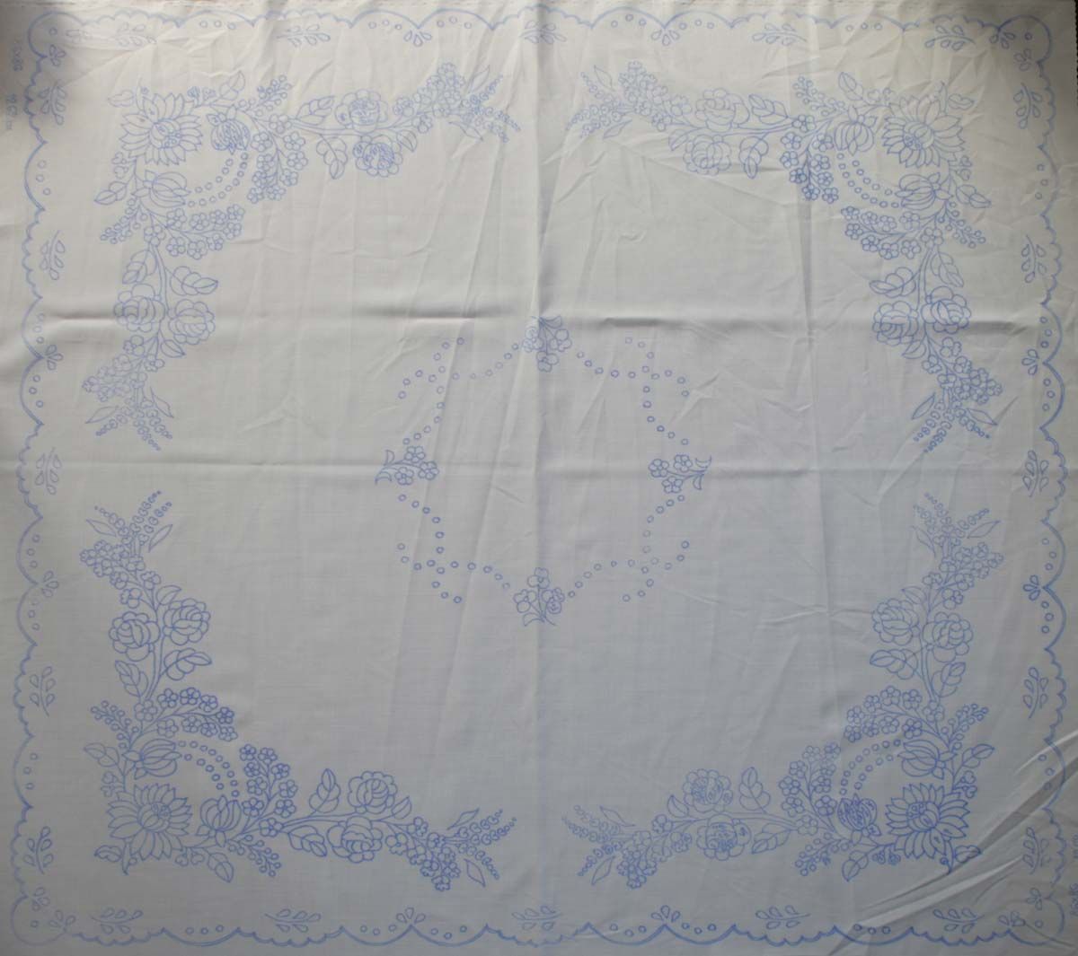 előnyomott hímezhető terítő