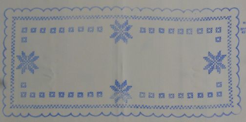 Előrajzolt keresztszemes terítő