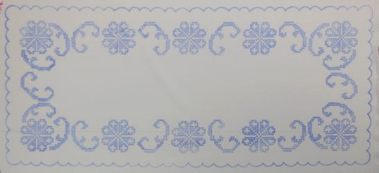 Előrajzolt keresztszemes terítő