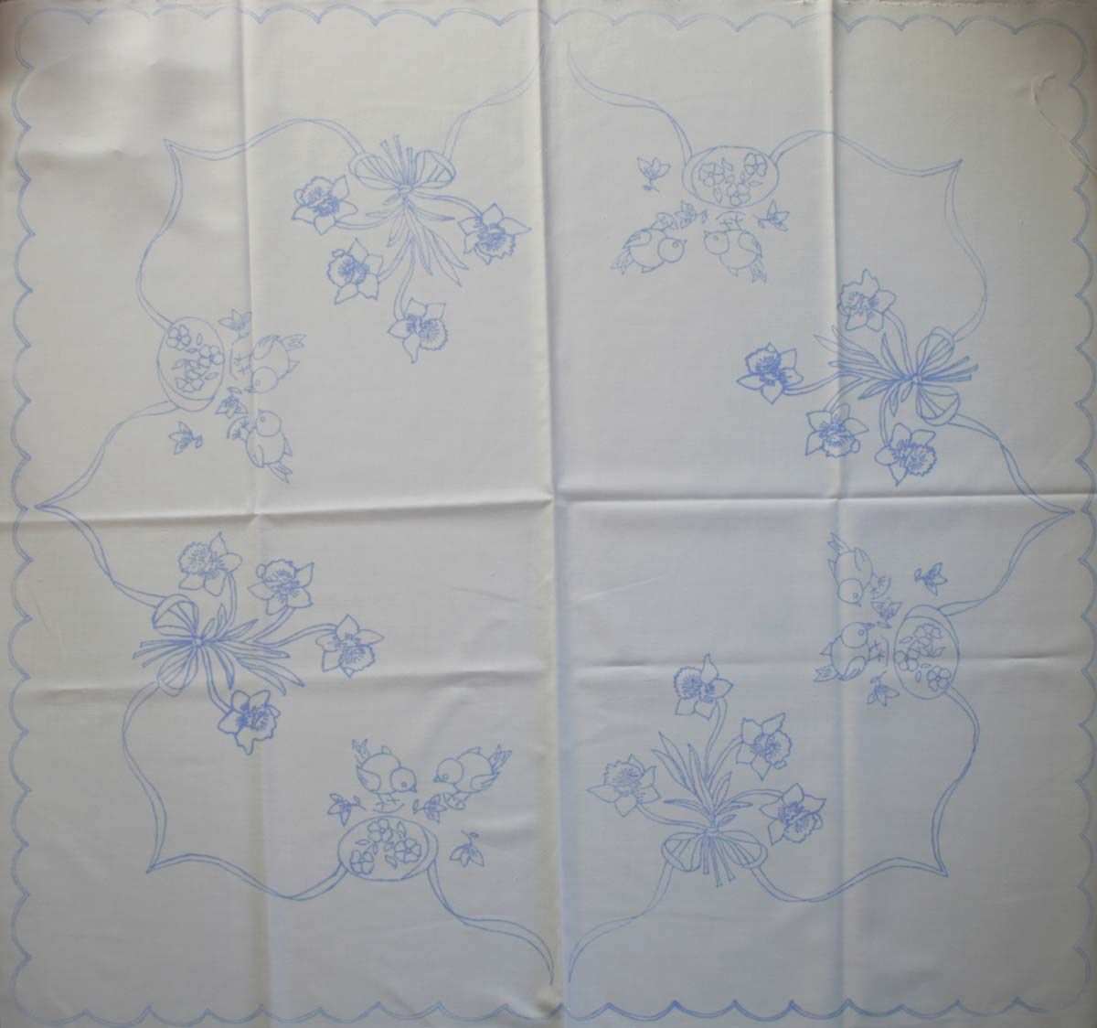 előnyomott hímezhető terítő