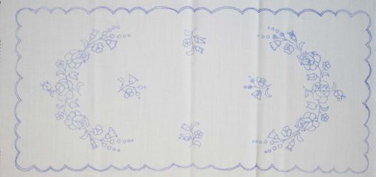 előnyomott hímezhető terítő