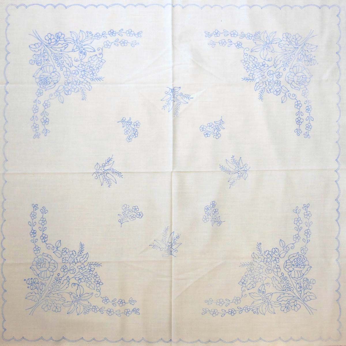 előnyomott hímezhető terítő