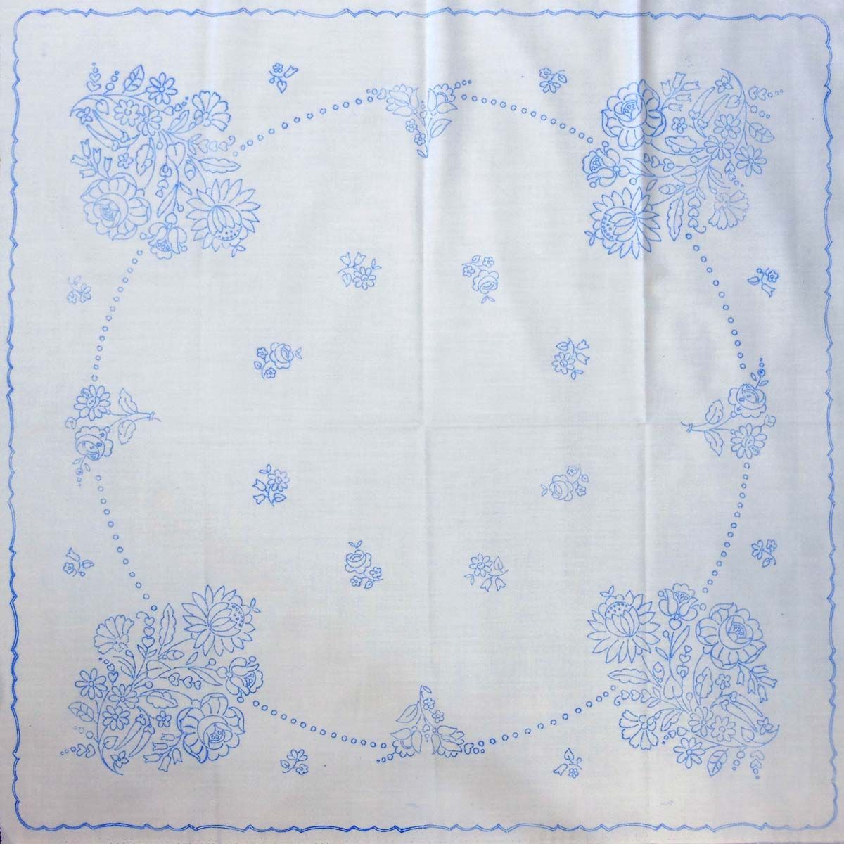 előnyomott hímezhető terítő