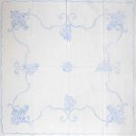 Előnyomott hímezhető terítő 90*90 A22
