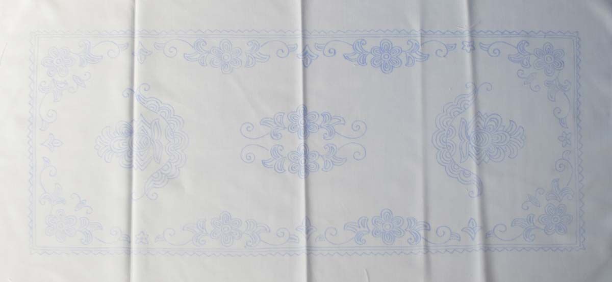 előnyomott hímezhető terítő