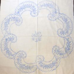 előnyomott hímezhető terítő