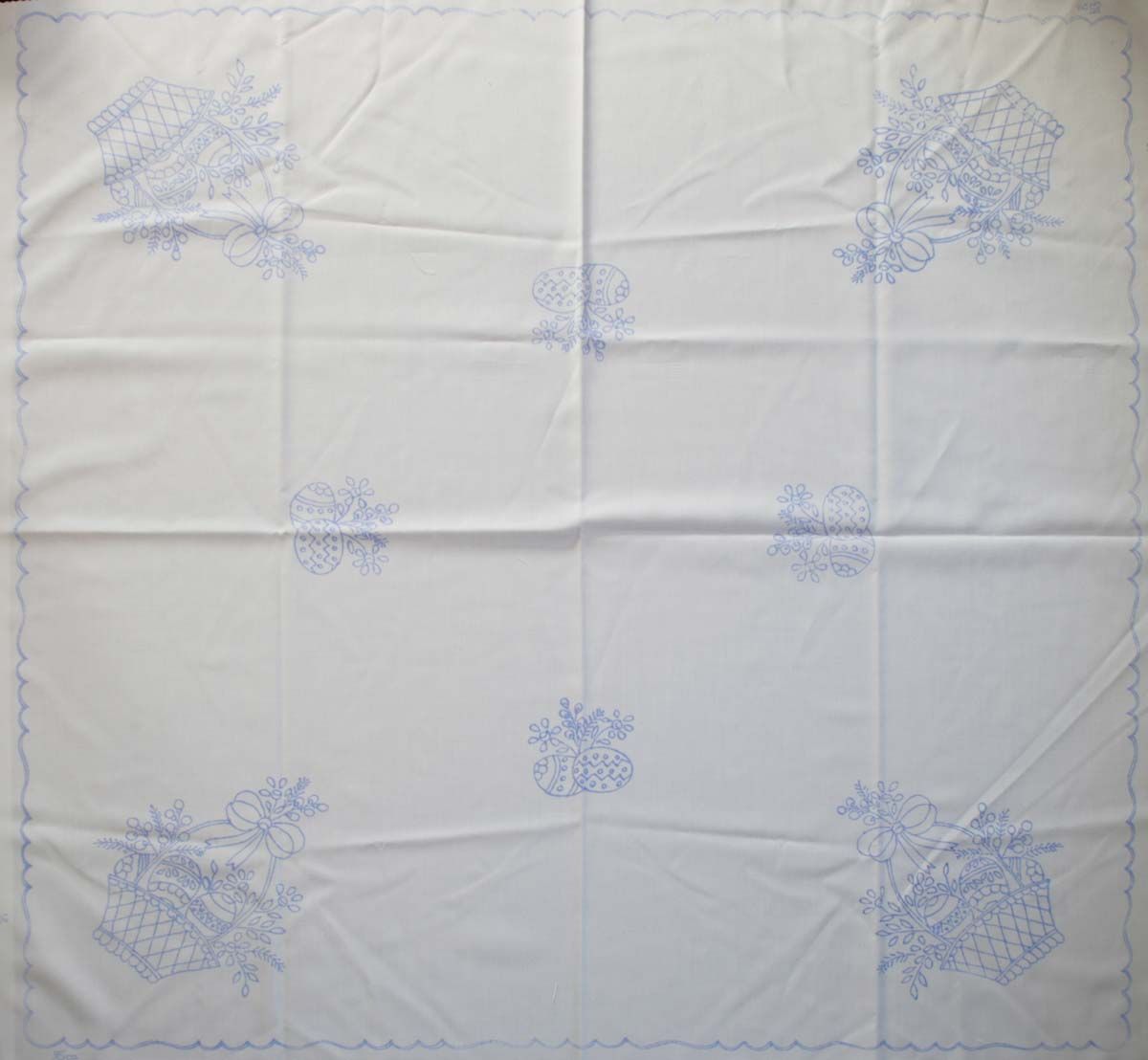 előnyomott hímezhető terítő